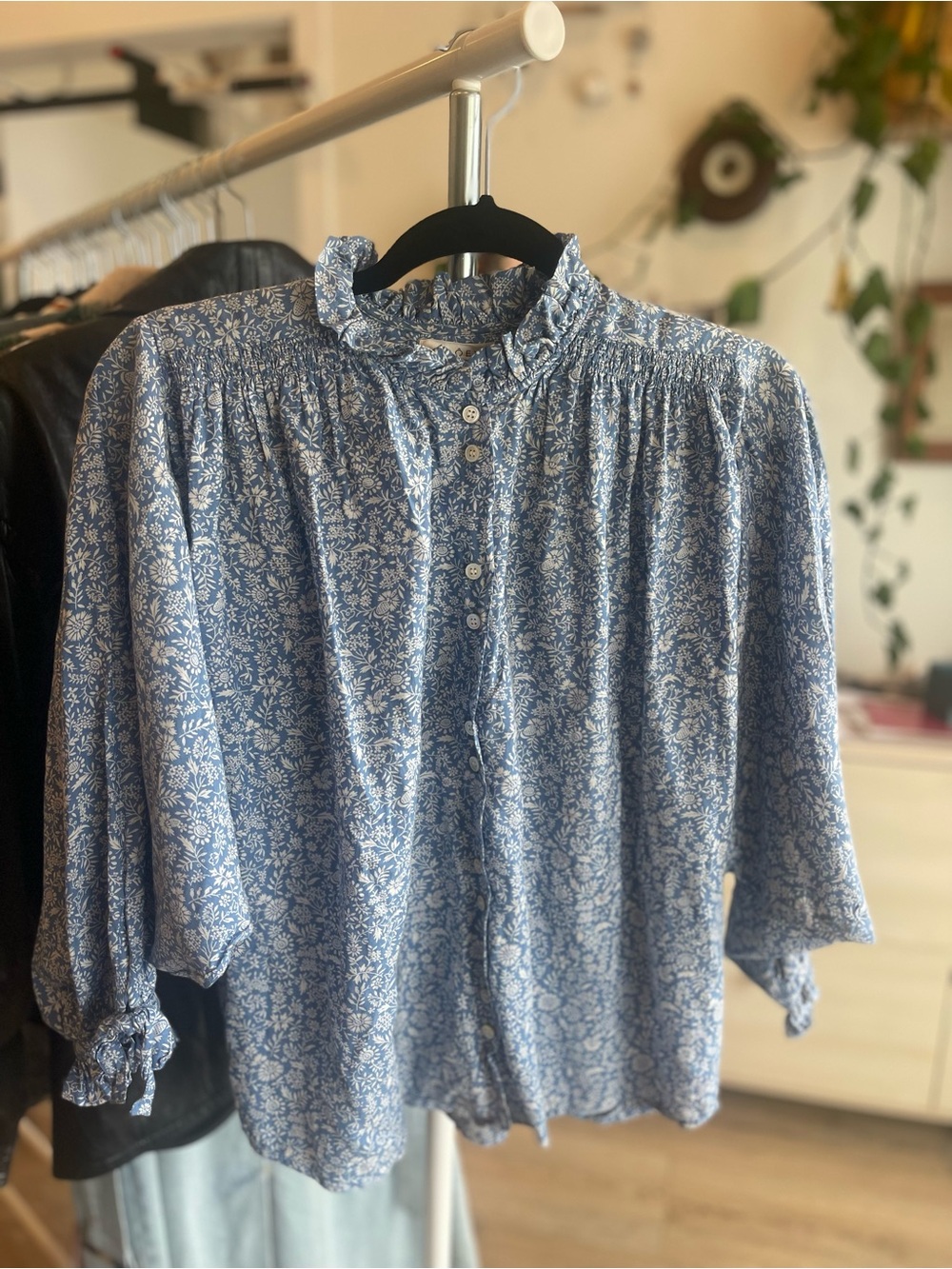 Doen Blue Floral Ruffle-Neck Women's Blouse